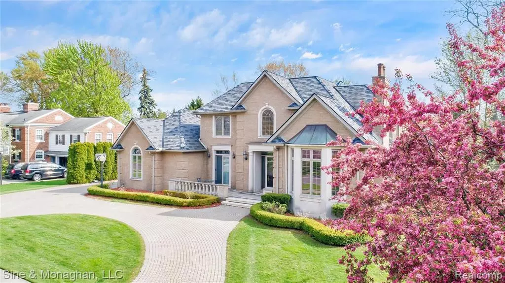 45 ROSLYN ROAD, Grosse Pointe Shores, MI 48236