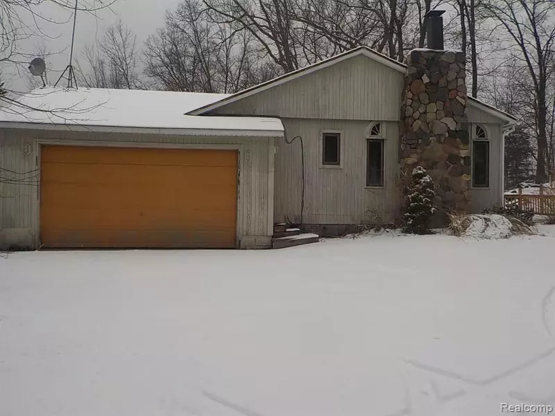 10229 PONTIAC LAKE Road, White Lake, MI