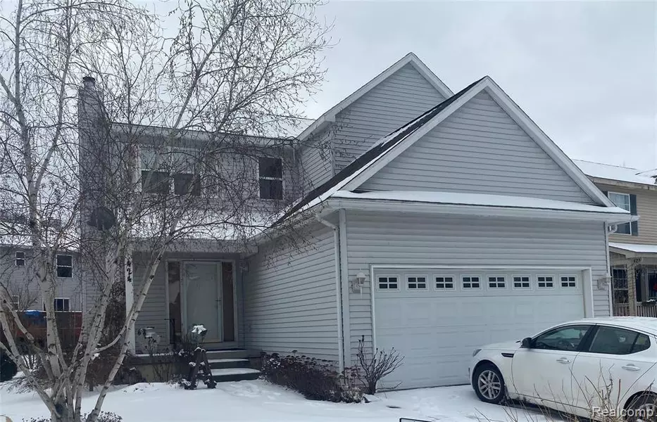 424 MILL POND Drive, Fenton, MI 48430