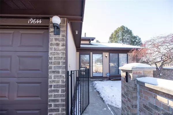 Southfield, MI 48076,19644 E VILLA Court