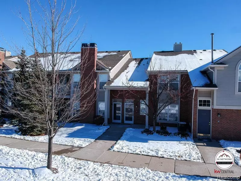 16505 GLENPOINTE Drive, Clinton Twp, MI 48038