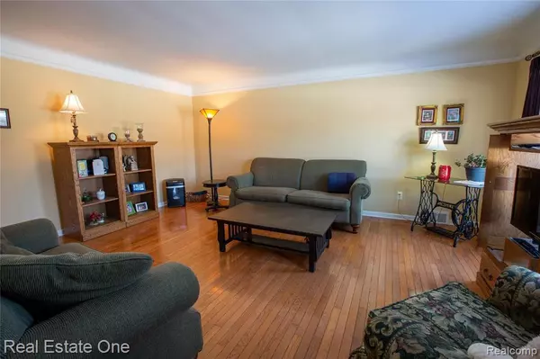 Warren, MI 48093,27326 Jean Road