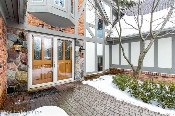 Rochester Hills, MI 48309,101 GROSSE PINES Drive