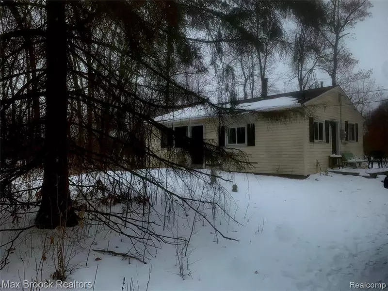 7801 SPENCER Road, South Lyon, MI 48178