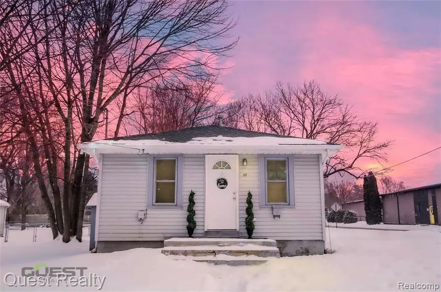 317 Cogshall Street, Holly, MI 48442