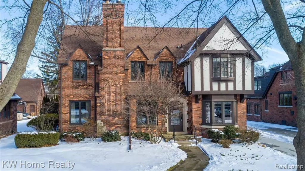 1146 YORKSHIRE Road, Grosse Pointe Park, MI 48230