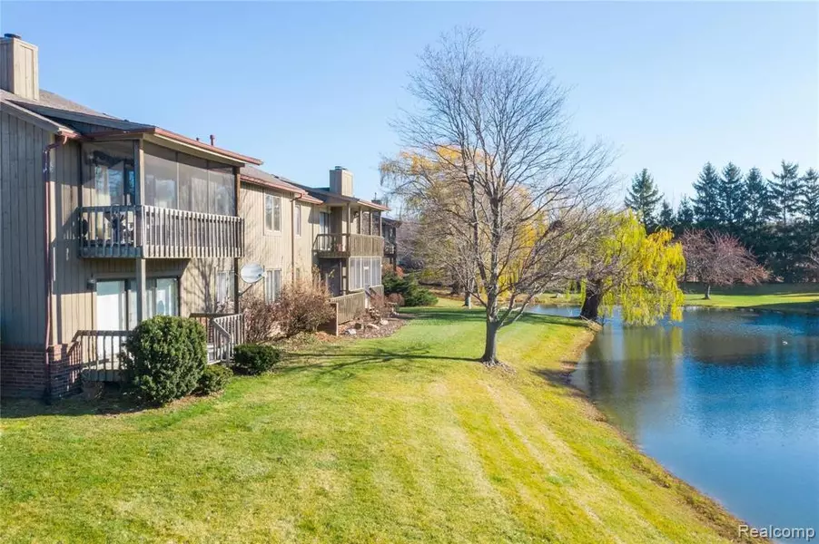 9781 HAWTHORNE GLEN Drive, Grosse Ile, MI 48138