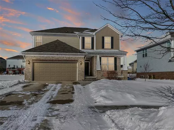 57866 VILLAGE Drive, New Hudson, MI 48165