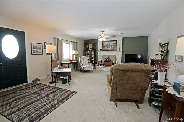 Fenton, MI 48430,11348 N FENTON Road