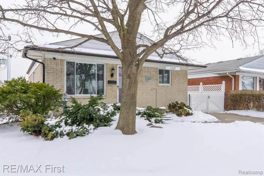 23107 HARMON Street, Saint Clair Shores, MI 48080