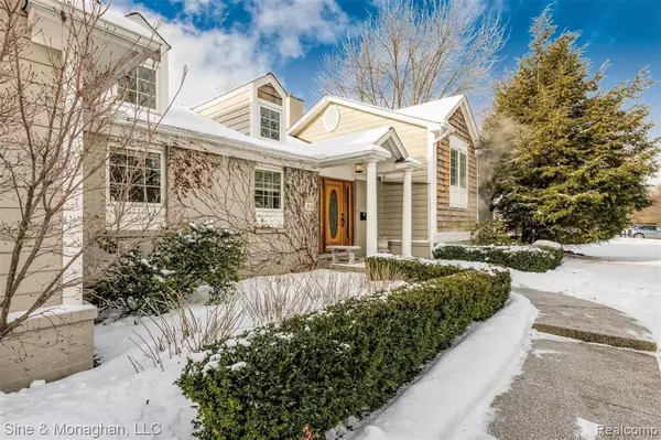 Grosse Pointe Shores, MI 48236,59 LAKE SHORE Lane
