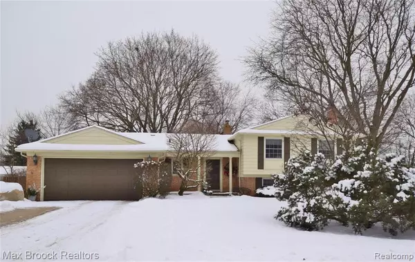 Bloomfield Hills, MI 48304,560 SEDGEFIELD Drive
