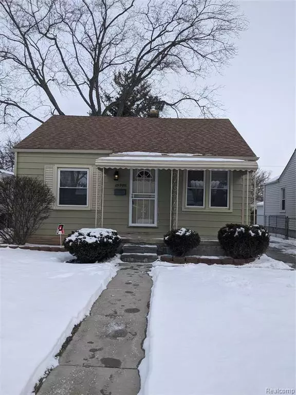 19381 Woodside Street, Harper Woods, MI 48225