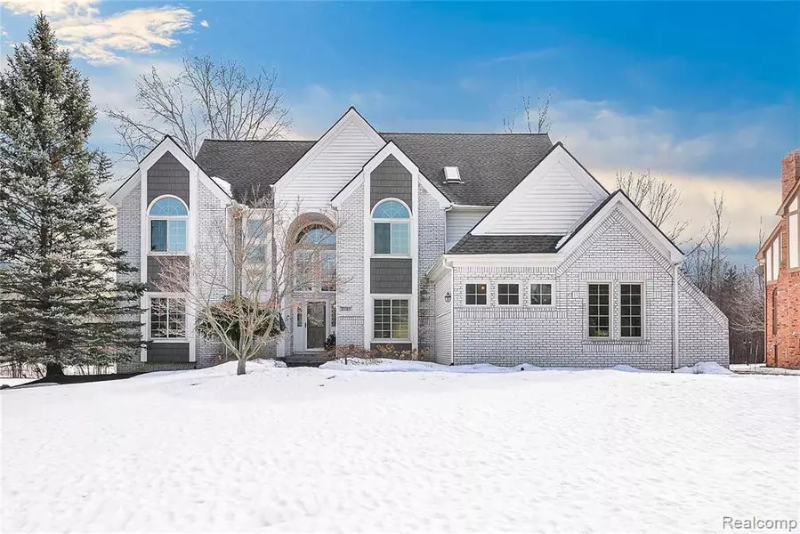 37103 ASPEN Drive, Farmington Hills, MI 48335