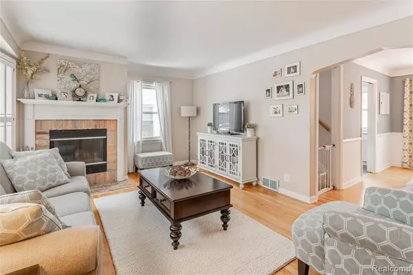 Pleasant Ridge, MI,76 KENSINGTON Boulevard