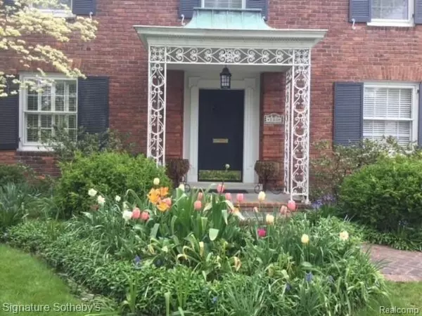 Grosse Pointe, MI 48236,180 MERRIWEATHER Road