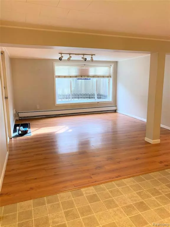 Brighton, MI 48116,6174 RICHARDS