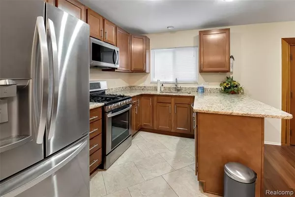 Livonia, MI 48154,35984 SCONE Street