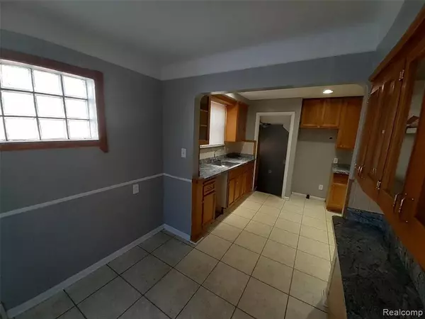 Grosse Pointe, MI 48236,5047 LANNOO Street