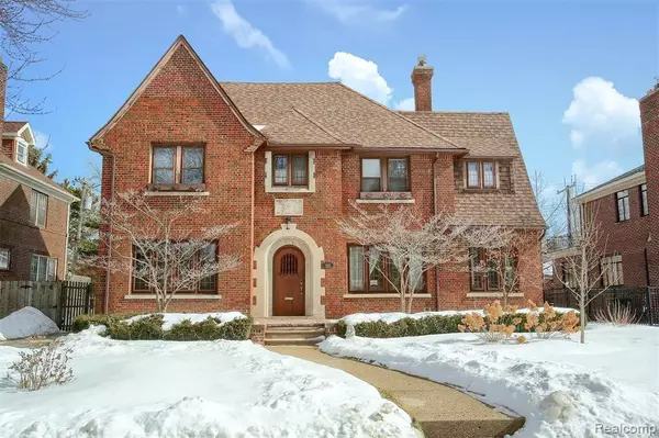Grosse Pointe Park, MI 48230,1210 BEDFORD RD
