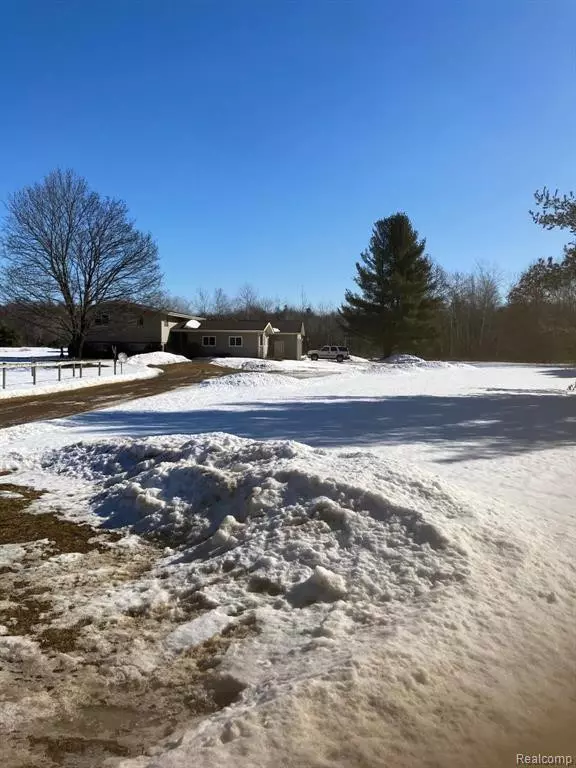 Columbiaville, MI 48421,4790 LONSBERRY Road