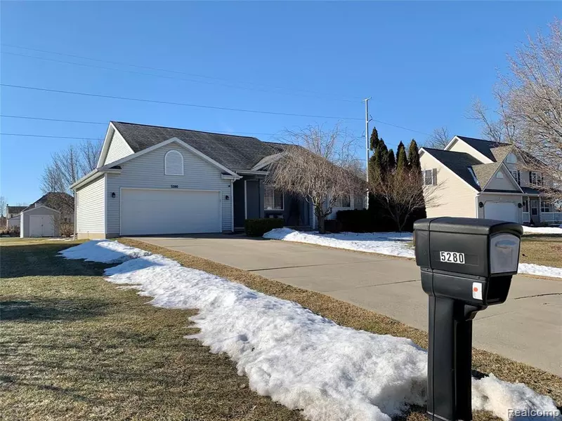 5280 Willow Grove Drive, Grand Blanc, MI 48439
