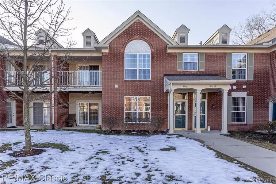 29631 Nottingham Circle, Livonia, MI 48152