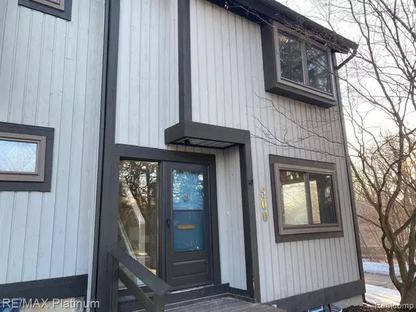 Brighton, MI 48116,500 VICTORIA SQ