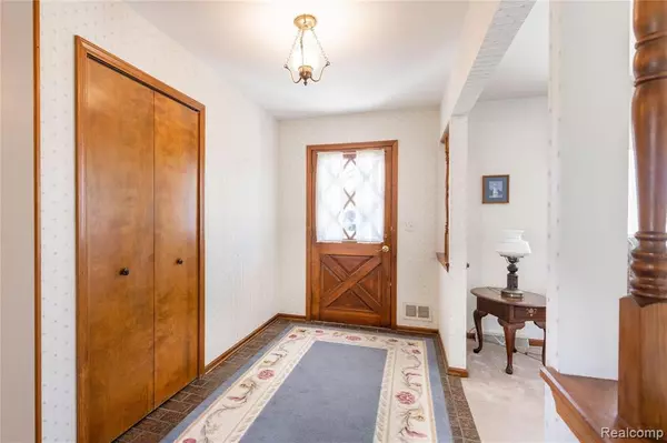 Grosse Ile, MI 48138,8672 SARAH Lane