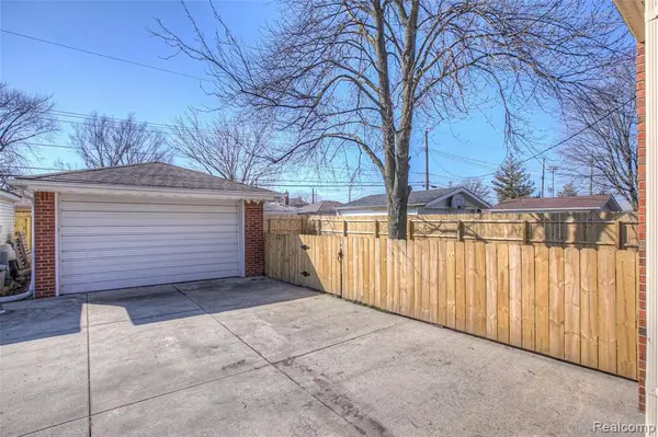 Saint Clair Shores, MI 48082,22794 RECREATION Street