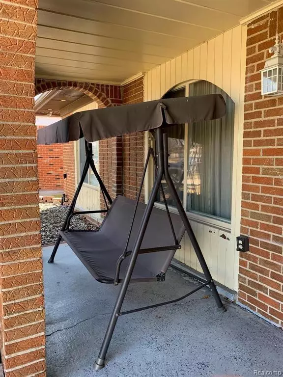 Sterling Heights, MI 48310,5034 TEMPLE Drive