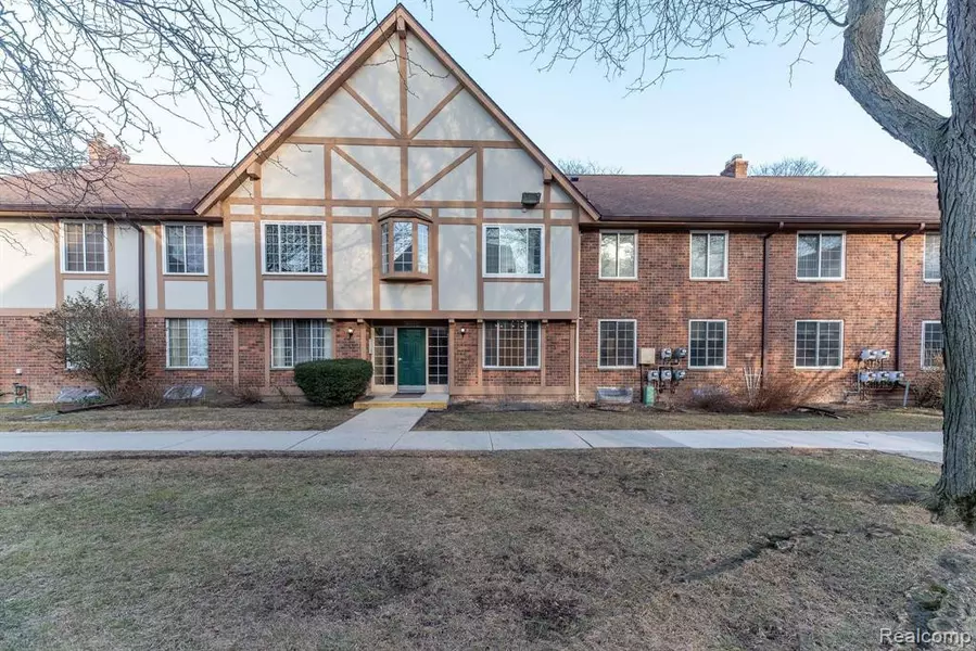 30224 SOUTHFIELD RD, Southfield, MI 48076