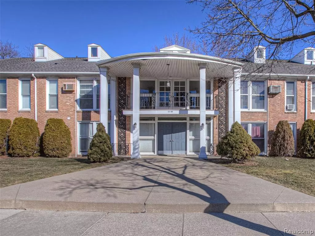 Royal Oak, MI 48073,2230 W 14 MILE RD APT 26