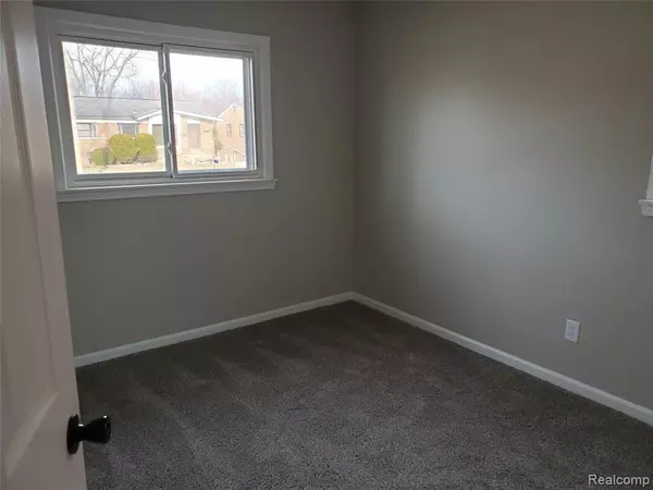 Saint Clair Shores, MI 48081,28954 BOSTON Street