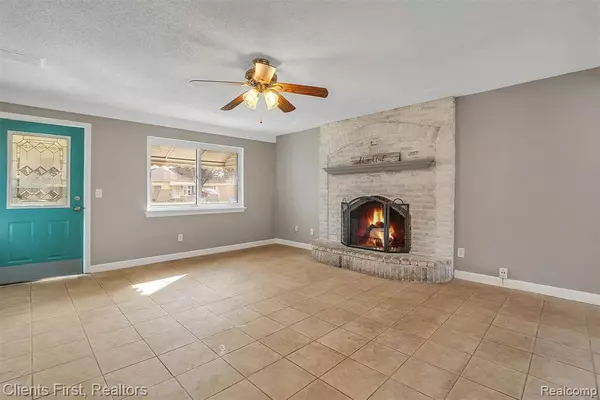 Dearborn Heights, MI 48125,21318 POWERS Avenue
