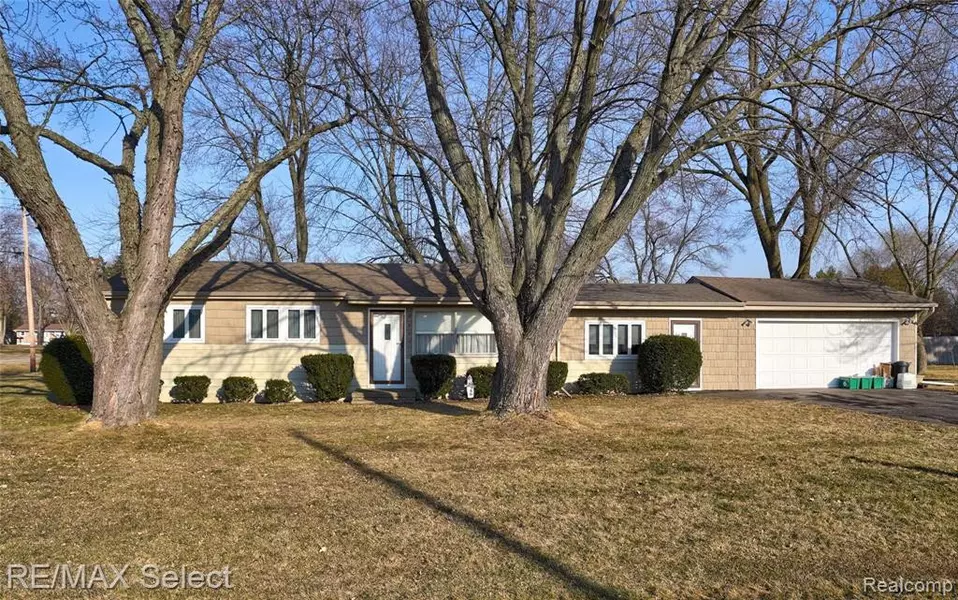 2469 MIAMI BEACH Drive, Flint, MI 48507