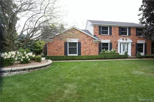 Plymouth, MI 48170,10100 RED MAPLE Drive