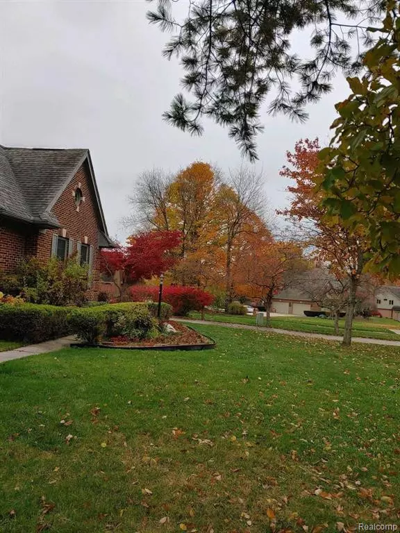 Plymouth, MI 48170,11324 SANDALWOOD Drive