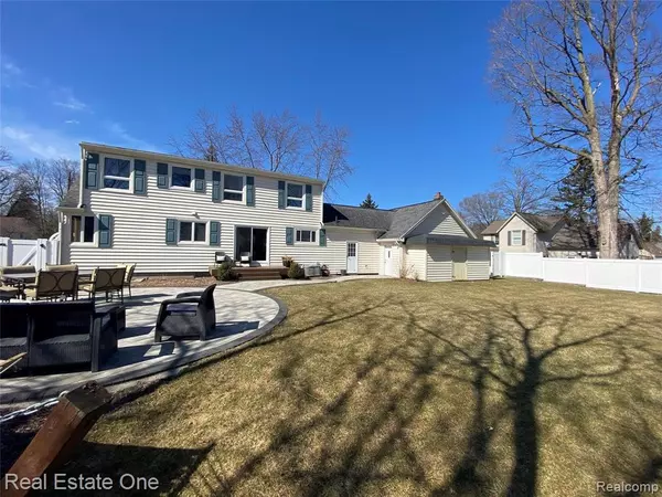 Fenton, MI 48430,501 S WEST Street