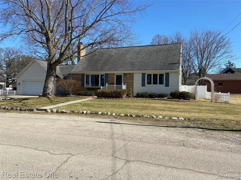 501 S WEST Street, Fenton, MI 48430