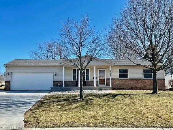 12165 RIVERBEND Drive, Grand Blanc, MI 48439