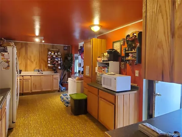 Romulus, MI 48174,30534 LEROY Street