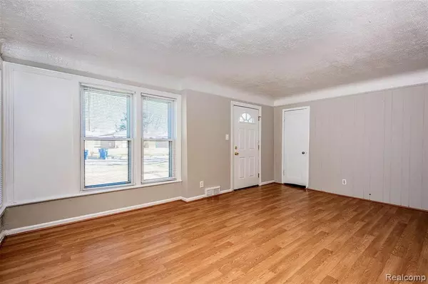 Dearborn Heights, MI 48125,26171 AMHERST Street
