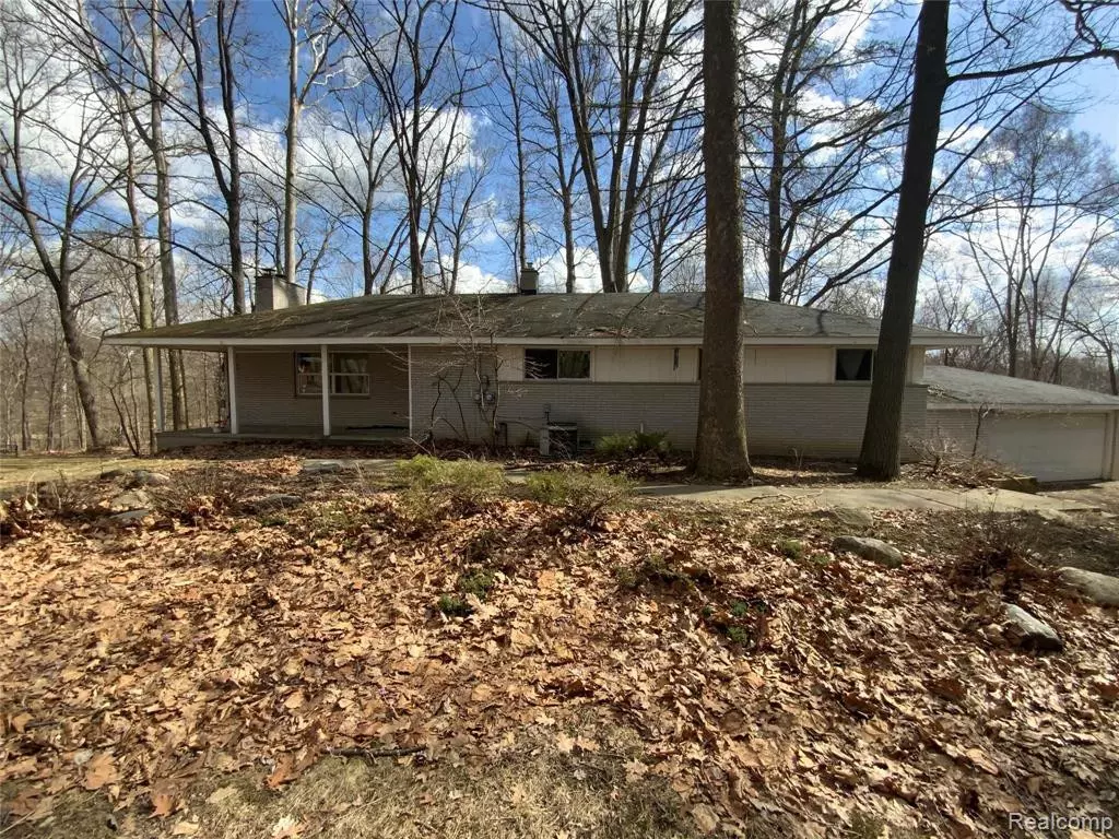 Southfield, MI 48033,24140 ROUGECREST Road