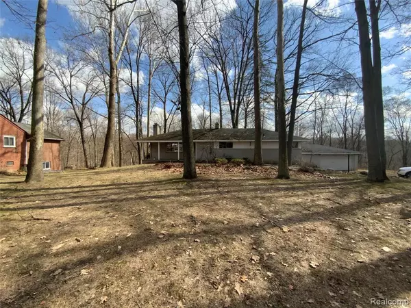 Southfield, MI 48033,24140 ROUGECREST Road