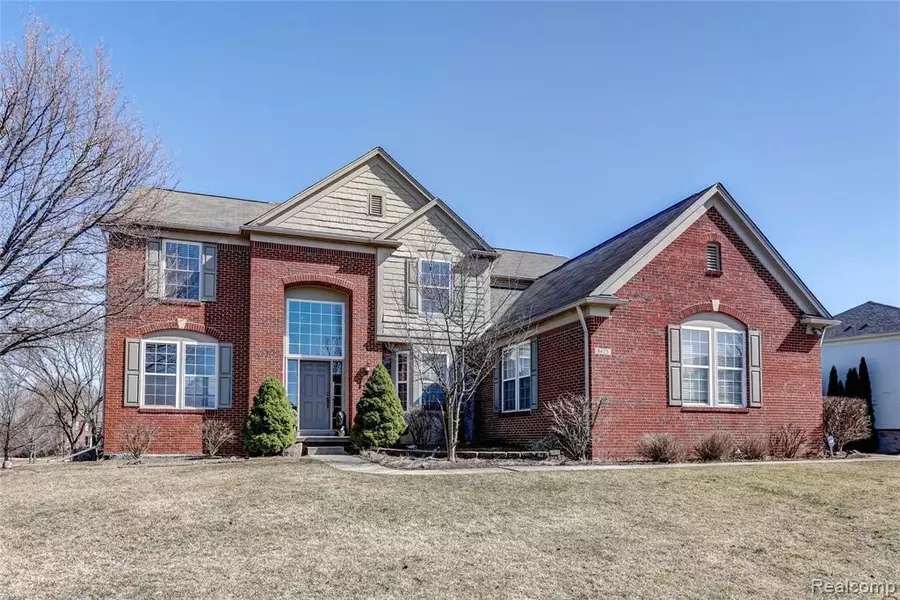 8425 Parkside Drive, Grand Blanc, MI 48439