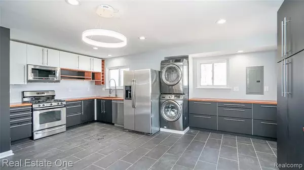 Southfield, MI 48076,28049 SELKIRK Street