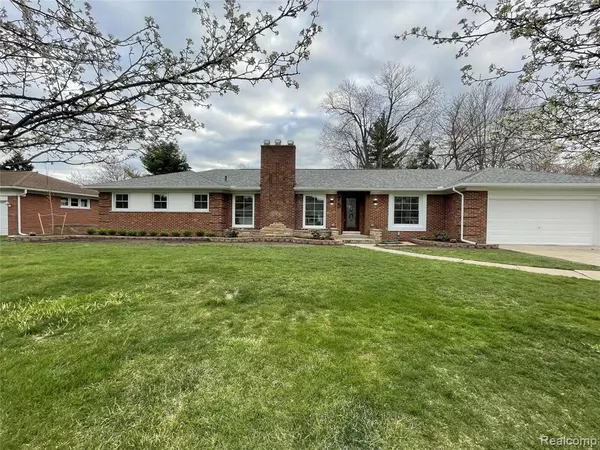 Grosse Pointe Shores, MI 48236,75 LAKE SHORE LANE
