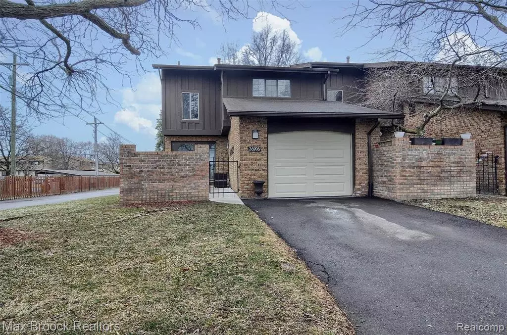 Southfield, MI 48033,26906 SUMMERDALE Drive