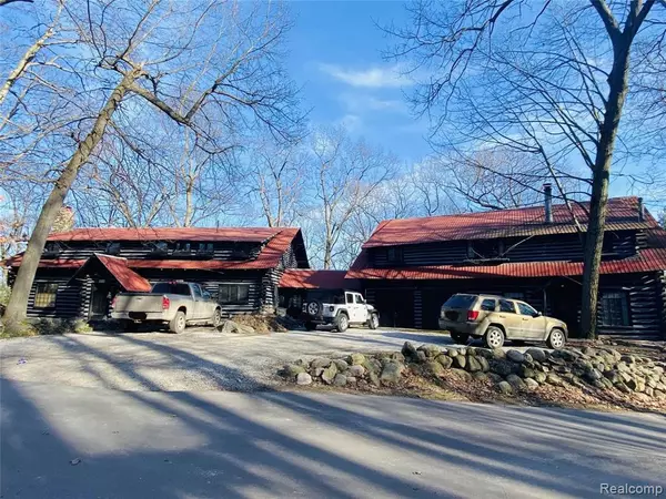 Clarkston, MI 48348,8646 THENDARA Boulevard